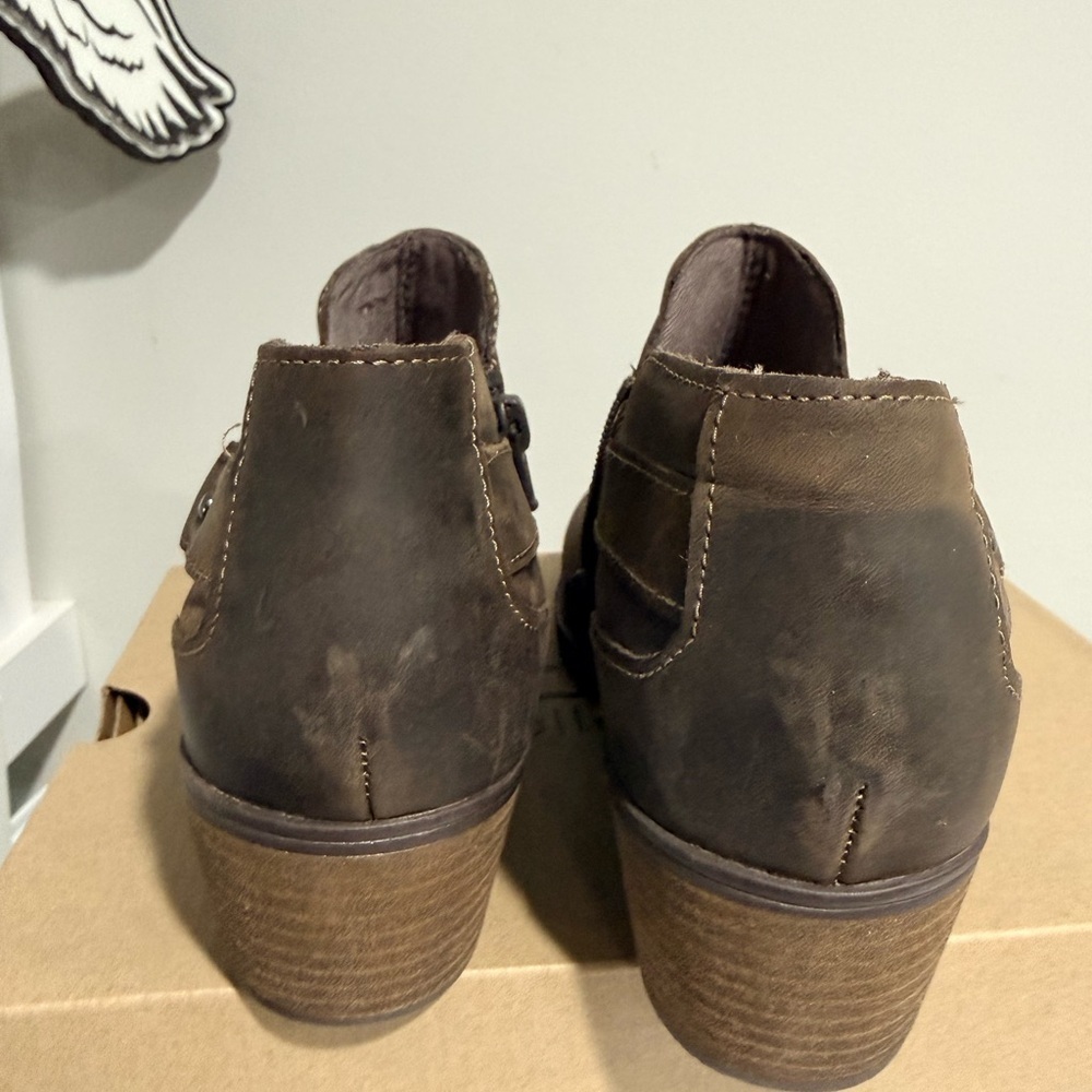 New nib Clark’s brown ankle booties sz 7 oiled leather - Picture 4 of 7